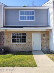 510 Myrtlewood Circle, Jacksonville, NC 28546