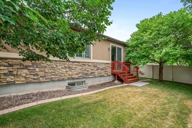11173 S VILLAGE GROVE LN, South Jordan, UT 84095