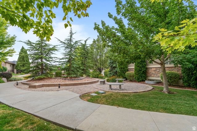 11173 S VILLAGE GROVE LN, South Jordan, UT 84095