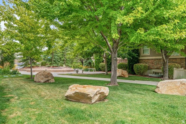 11173 S VILLAGE GROVE LN, South Jordan, UT 84095