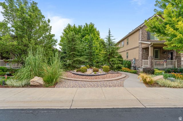 11173 S VILLAGE GROVE LN, South Jordan, UT 84095