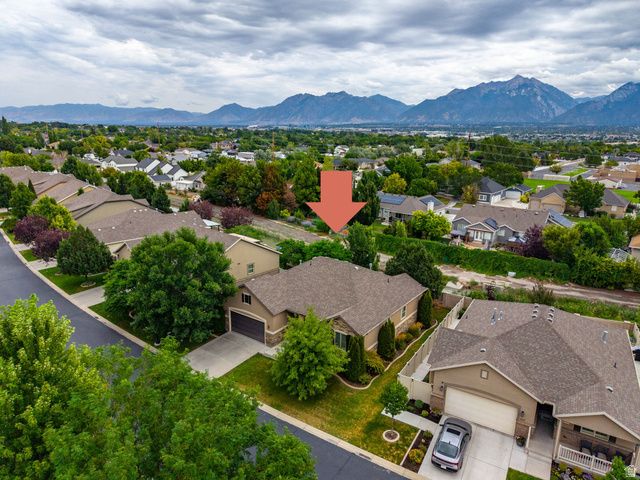 11173 S VILLAGE GROVE LN, South Jordan, UT 84095