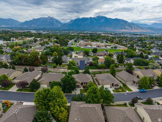 11173 S VILLAGE GROVE LN, South Jordan, UT 84095