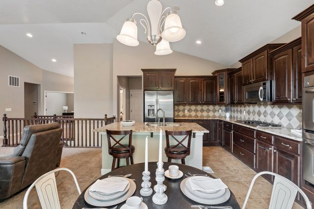 11173 S VILLAGE GROVE LN, South Jordan, UT 84095