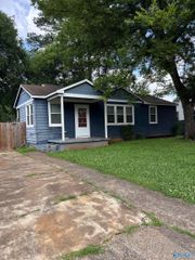 1011 Parklane Street NW, Huntsville, AL 35816