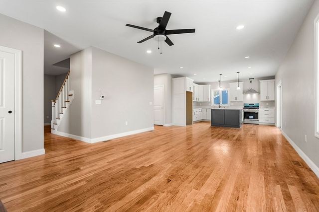 910 Livingston St, Tewksbury, MA 01876