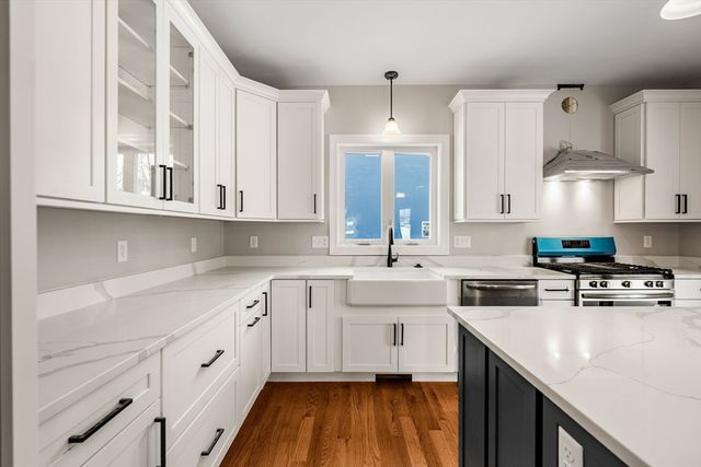 910 Livingston St, Tewksbury, MA 01876