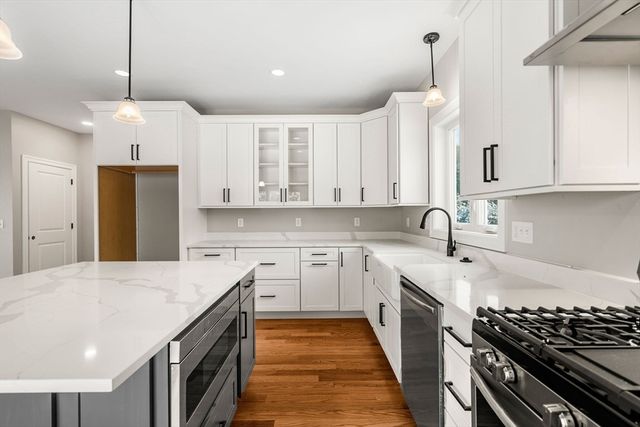 910 Livingston St, Tewksbury, MA 01876