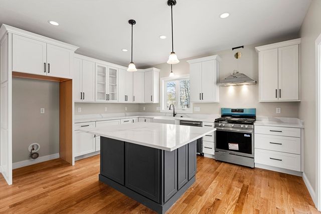 910 Livingston St, Tewksbury, MA 01876