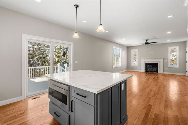 910 Livingston St, Tewksbury, MA 01876