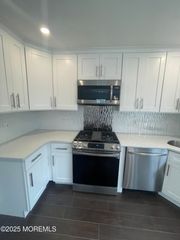 17 Lone Star Lane, Manalapan, NJ 07726