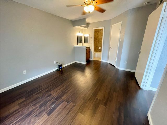 1516 Bay Area Boulevard E4, Houston, TX 77058