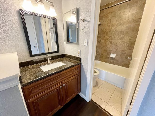 1516 Bay Area Boulevard E4, Houston, TX 77058