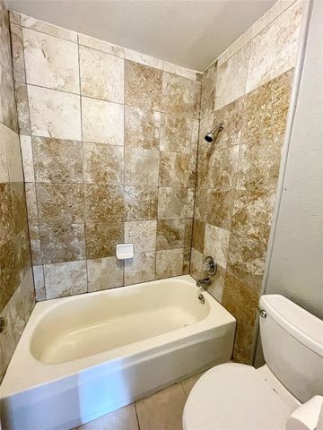 1516 Bay Area Boulevard E4, Houston, TX 77058