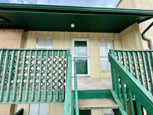 1516 Bay Area Boulevard E4, Houston, TX 77058