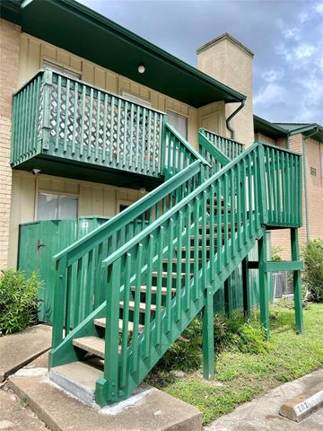 1516 Bay Area Boulevard E4, Houston, TX 77058