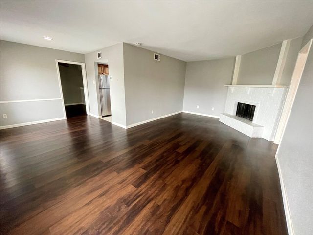 1516 Bay Area Boulevard E4, Houston, TX 77058