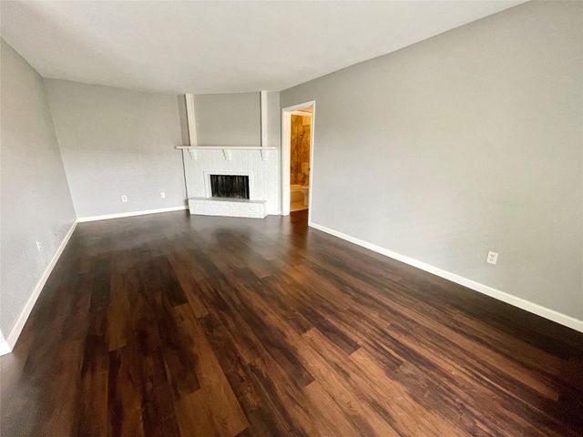 1516 Bay Area Boulevard E4, Houston, TX 77058