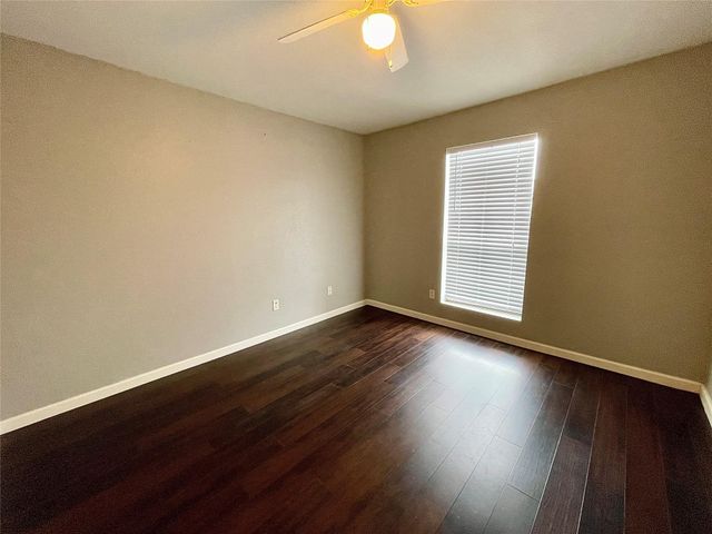 1516 Bay Area Boulevard E4, Houston, TX 77058