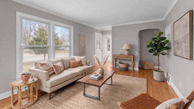 632 7th Avenue S, Hopkins, MN 55343
