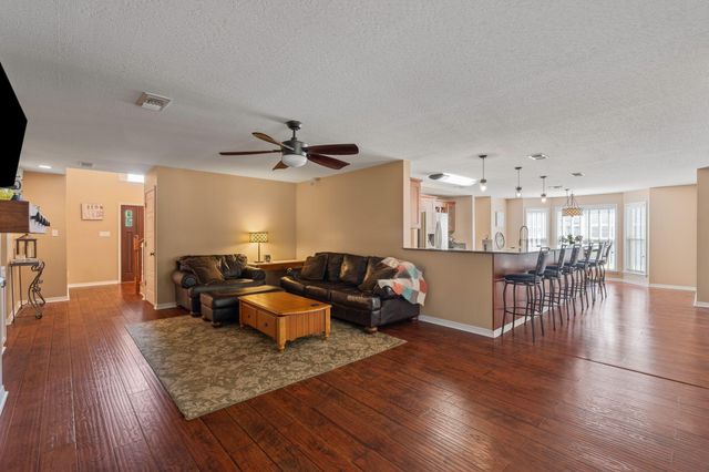 305 Pine Ridge Dr., Petal, MS 39465