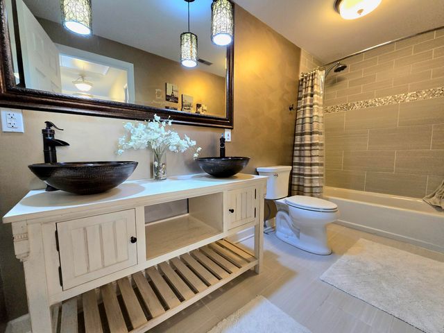 808 E 3rd Street, Hobart, IN 46342