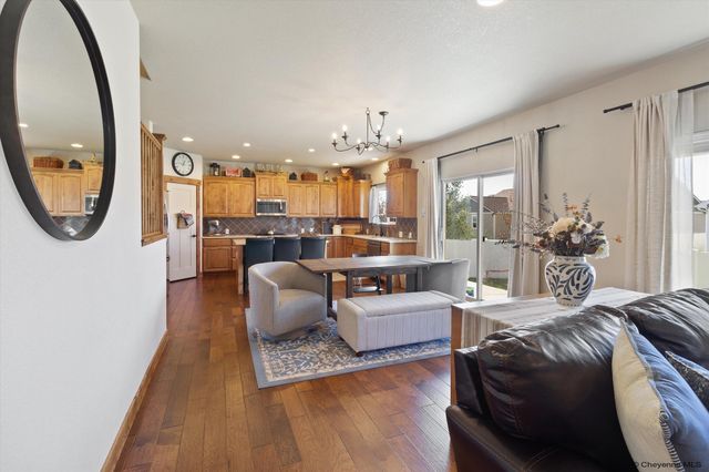 3607 THOMAS RD, Cheyenne, WY 82009