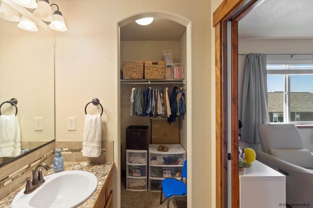 3607 THOMAS RD, Cheyenne, WY 82009