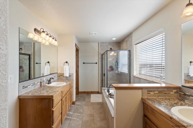 3607 THOMAS RD, Cheyenne, WY 82009