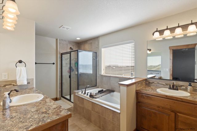 3607 THOMAS RD, Cheyenne, WY 82009