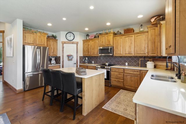 3607 THOMAS RD, Cheyenne, WY 82009