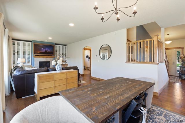 3607 THOMAS RD, Cheyenne, WY 82009