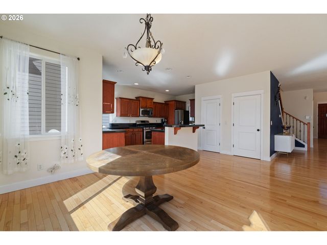 12606 Nw LARRY Ct, Portland, OR 97229