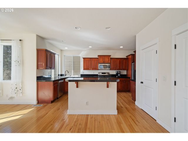 12606 Nw LARRY Ct, Portland, OR 97229