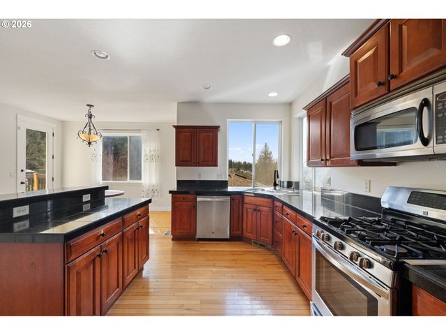 12606 Nw LARRY Ct, Portland, OR 97229