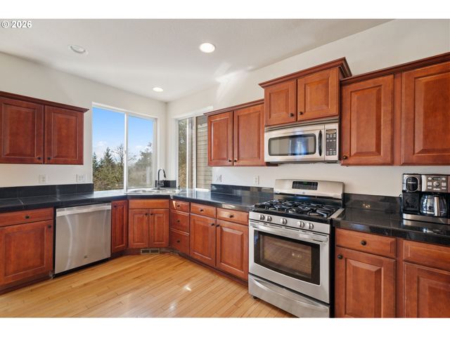 12606 Nw LARRY Ct, Portland, OR 97229