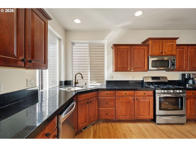 12606 Nw LARRY Ct, Portland, OR 97229