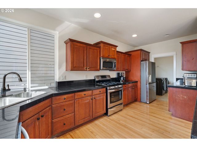 12606 Nw LARRY Ct, Portland, OR 97229