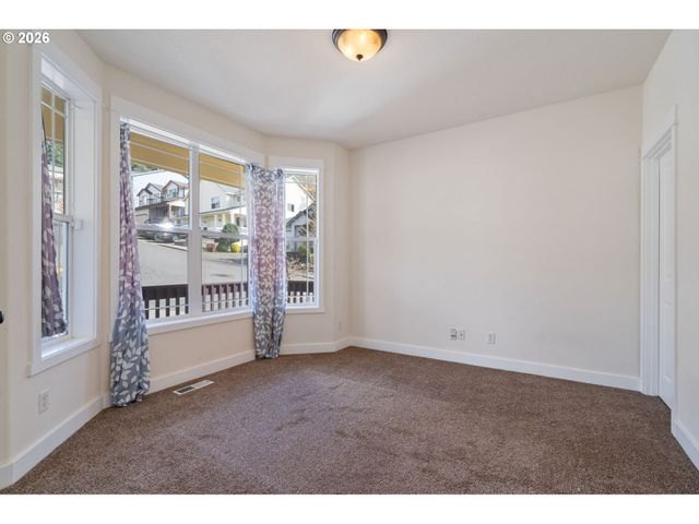 12606 Nw LARRY Ct, Portland, OR 97229