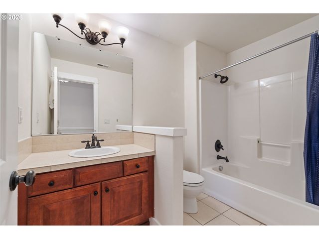 12606 Nw LARRY Ct, Portland, OR 97229