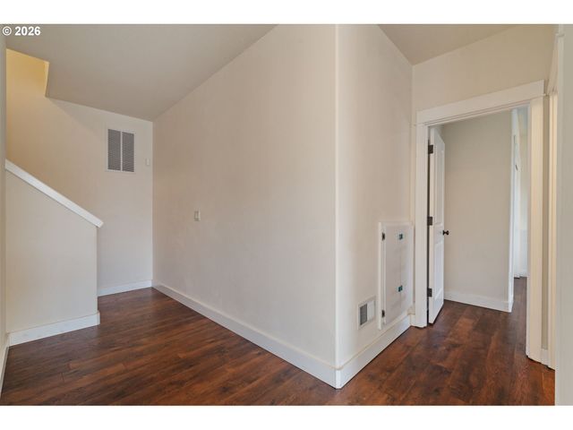 12606 Nw LARRY Ct, Portland, OR 97229