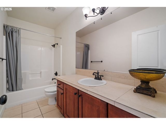 12606 Nw LARRY Ct, Portland, OR 97229