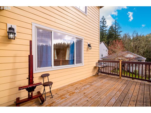 12606 Nw LARRY Ct, Portland, OR 97229