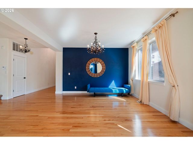 12606 Nw LARRY Ct, Portland, OR 97229