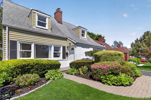 16 Roy Place, Eastchester, NY 10709
