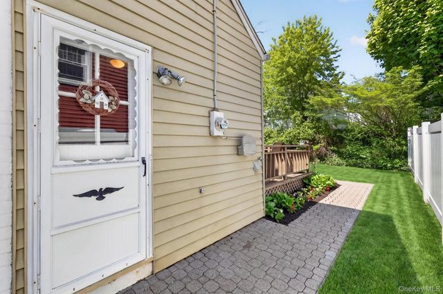 16 Roy Place, Eastchester, NY 10709