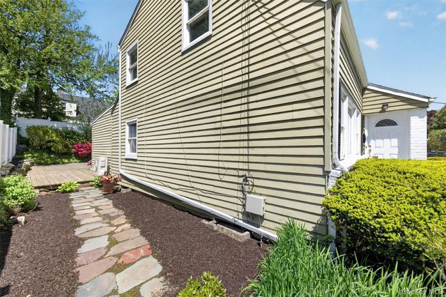 16 Roy Place, Eastchester, NY 10709