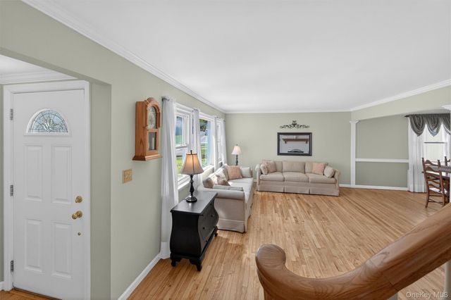 16 Roy Place, Eastchester, NY 10709