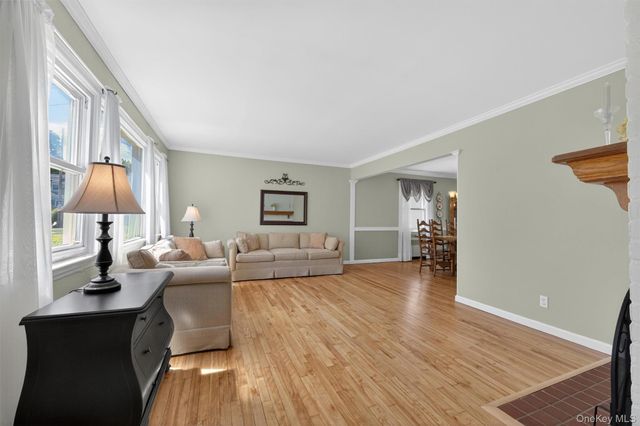 16 Roy Place, Eastchester, NY 10709