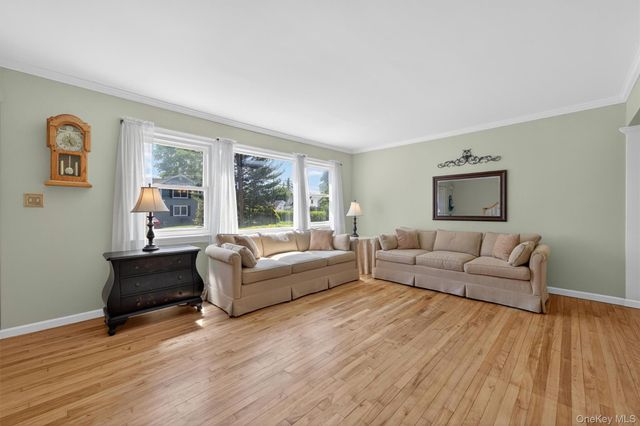 16 Roy Place, Eastchester, NY 10709